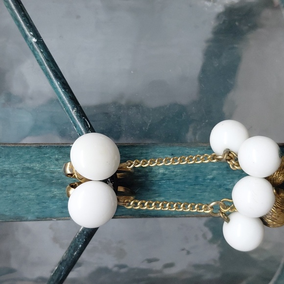 Vintage White and Gold Dangle Clip On Earrings - Picture 2 of 5